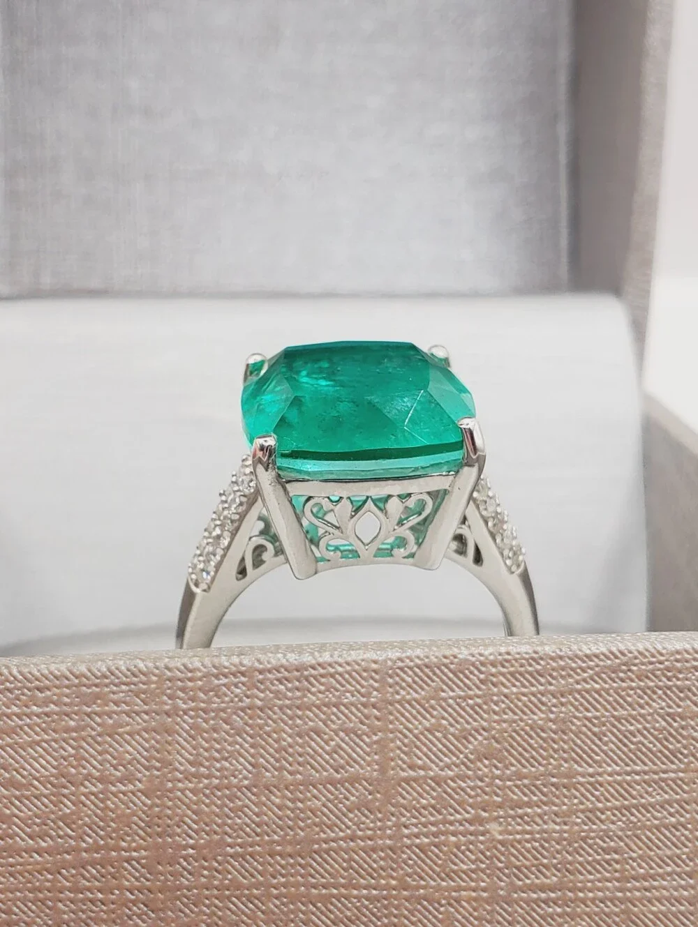 11.5 Carat Emerald Green Quartz & Zircon Platinum | 925 Sterling Silver Ring